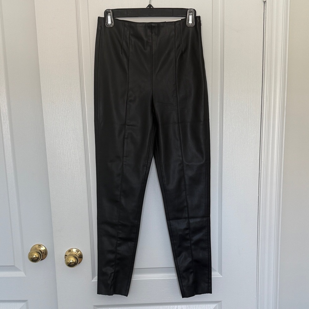 Black Faux Leather High-Rise Leggings – Size S